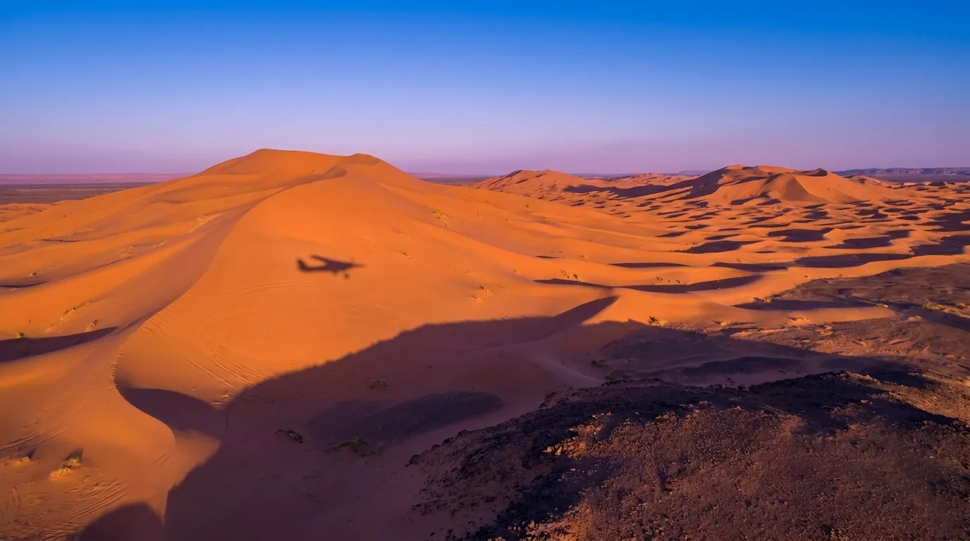 Vue aérienne de l'Erg Chebbi au coucher du soleil