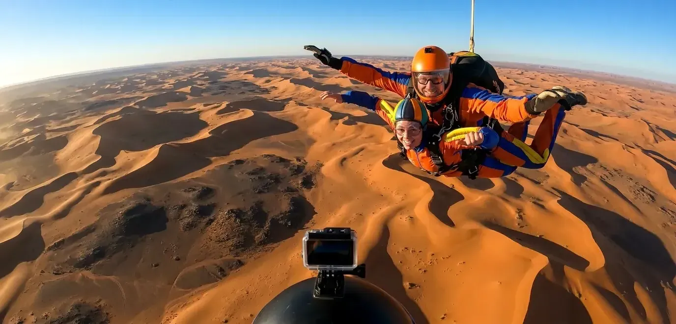 Saut en tandem au-dessus des dunes de l'Erg Chebbi